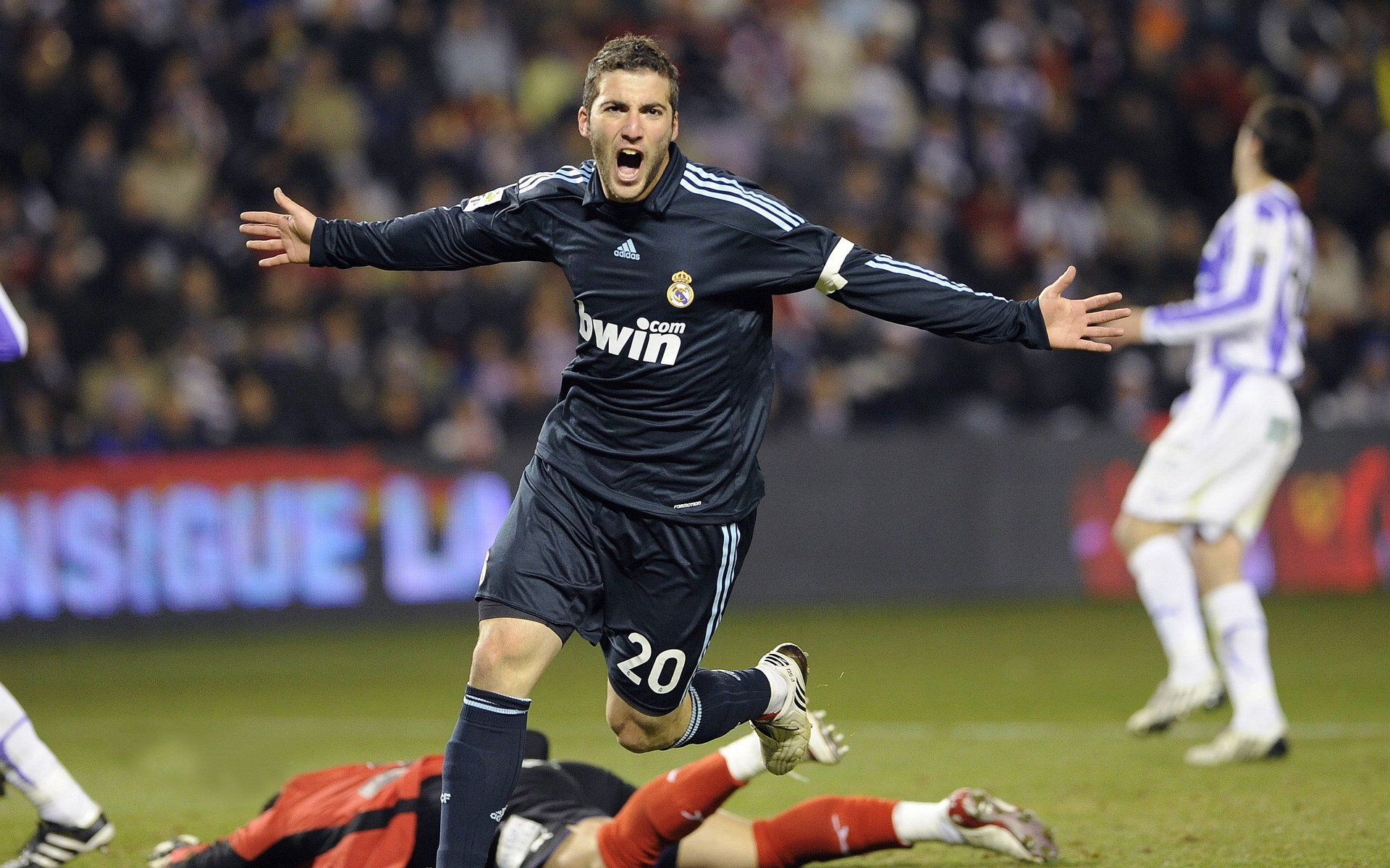 西甲足球与文化融合中的市场推广案例,西甲联赛广告宣传语